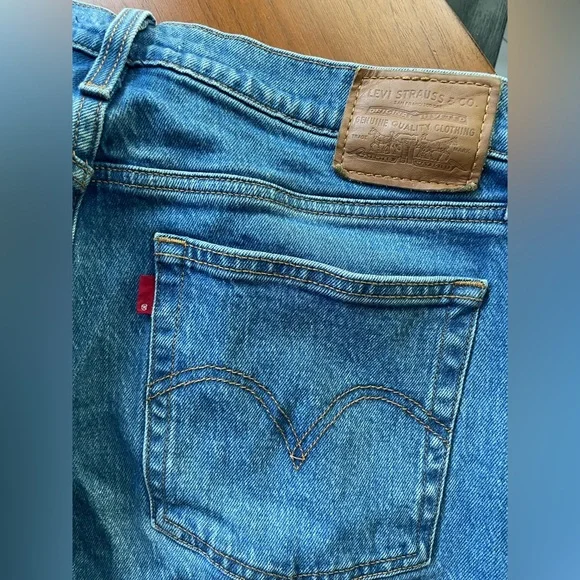 Levi's Wedgie Straight Jeans Size 30 EUC - Picture 2 of 4